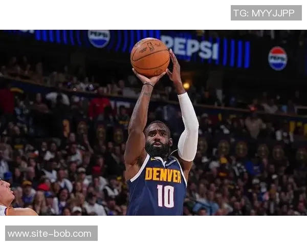 小哈达威半场三分火力全开状态回暖季前赛表现大反转 小哈达威半场三分火力全开状态回暖季前赛表现大反转