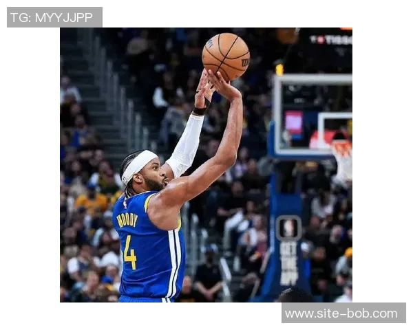 科尔赞穆迪投篮出色防守布克表现优异重回球队核心轮换