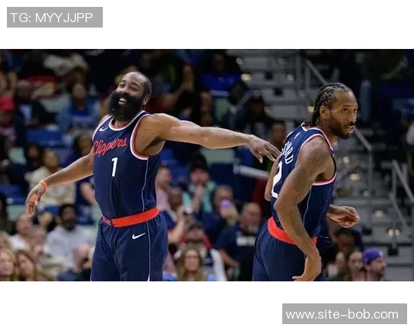 哈登谈与伦纳德的关系：我们是冷静团结的球员，情绪稳定不易动摇